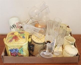 672 - Tray Lot of Assorted Items