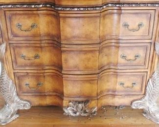 692 - 3-Drawer Dresser 18" x 35" x 40"