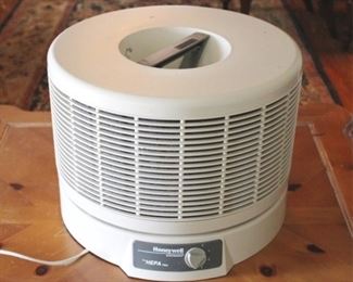 713 - Honeywell Hepa Filter Air Purifier 16" x 12"