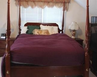 750 - Queen Size Poster Bed with Bedding 82" x 68" x 82"
