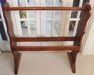 763 - Quilt Rack 30 1/2" x 32" x 16"
