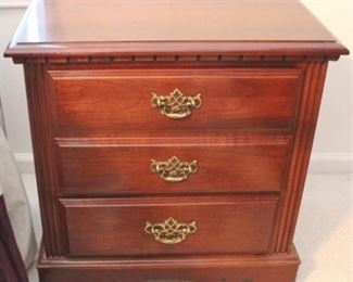 767 - 2-Drawer Nightstand 22" x 26" x 15"