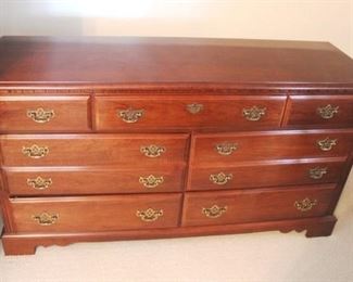 768 - Broyhill 7-Drawer Dresser 62" x 20" x 33"