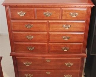 768a - Broyhill Chest of Drawers