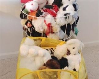 816 - Lot of Assorted Stuffed Animals