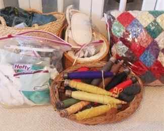 827 - Lot of Assorted Sewing Items