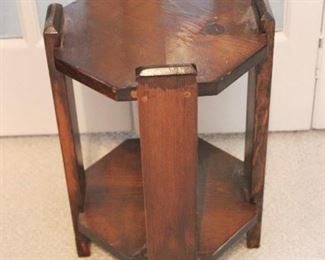 833 - Wood Table/Stand 16" x 11" x 11"