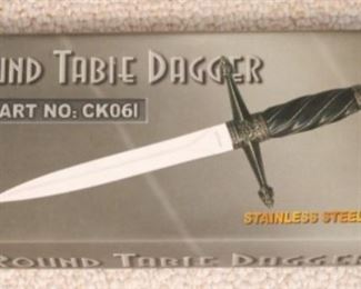 848 - Round Table Dagger in Box