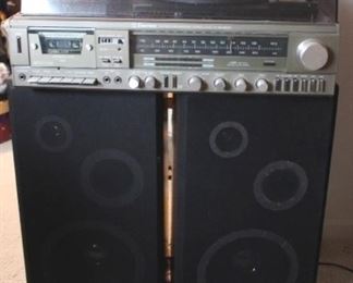 850 - Emerson AM/FM/Cassette/Record Player Stereo