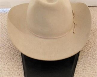 860 - Stetson Hat with Plastic Base Holder