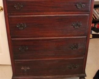 881 - 4-Drawer Dresser