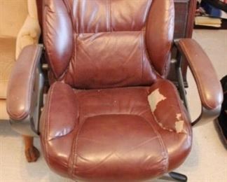 887 - Office Chair 28" x 36" x 46"