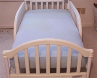 912 - Graco Plastic Toddler Bed 56" x 32" x 30"