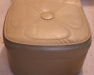 914 - Vintage Ottoman 18" x 18" x 12"