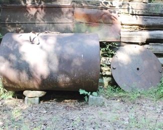 932 - Metal Barrel with Lid (Oil Drum) Bring help and tools for removal