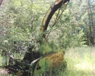 934 - John Deere Corn Harvester As is Bring help and tools for removal