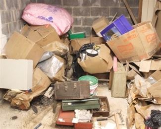 959 - Lot of Assorted Items (Everything on back wall) Please note that items stored in basement may be moldy