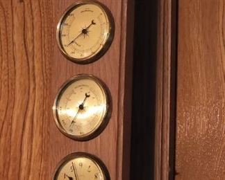 Weather Station w/ Barometer, Hygrometer, Thermometer and Clock