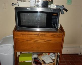 Microwave and microwave cart