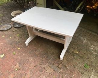 Folding patio table