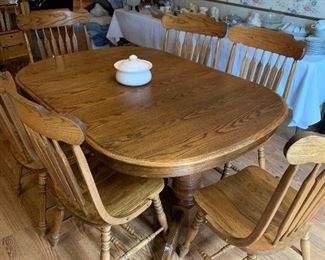 Oak table with 2leaves
8 chairs 