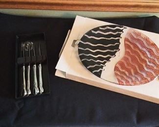 Stainless Steak Knife Set of 4 and Glass Painted Plate