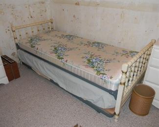trundle bed