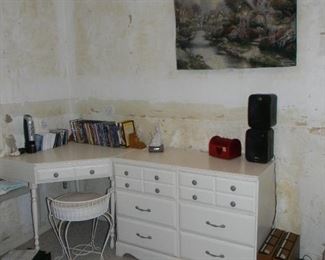 corner desk with stool