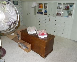 chest / clothes and doilies 