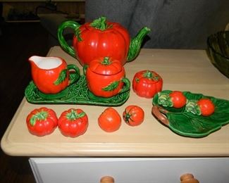 Tomato serving set