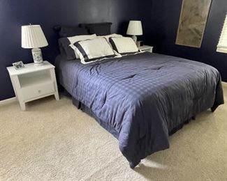 Queen mattress and boxspring