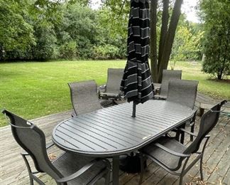 Tropitone table and chairs w/umbrella