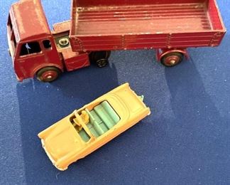 Dinky Toys and Old vintage Lesney matchbox #39 Ford