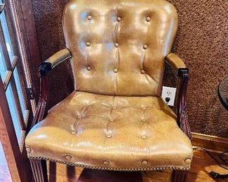 Leather Tufted Arm Chair. Love.