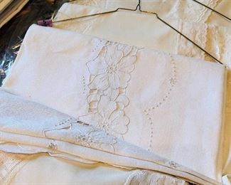 Linens, Tablecloths.