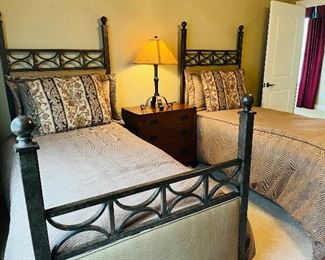 Twin Iron 4 Postar Beds. Love. 