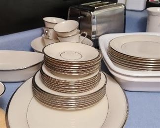 Lenox Solitaire china - understated elegance for your table