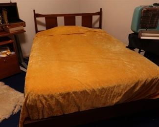 Midcentury Full Bed - Crushed Velvet Bedspread 