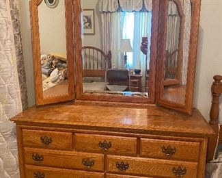 Mobel Inc. Dresser w/ Mirror