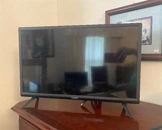 Vizio Flatscreen TV w/ Remote D24h-G9 HDMI
