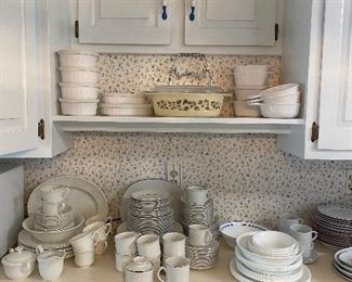 Corningware, Dinnerware, Pyrex Acorn Gold Oval Covered Casserole