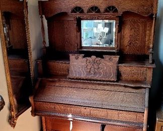 Victorian pump organ