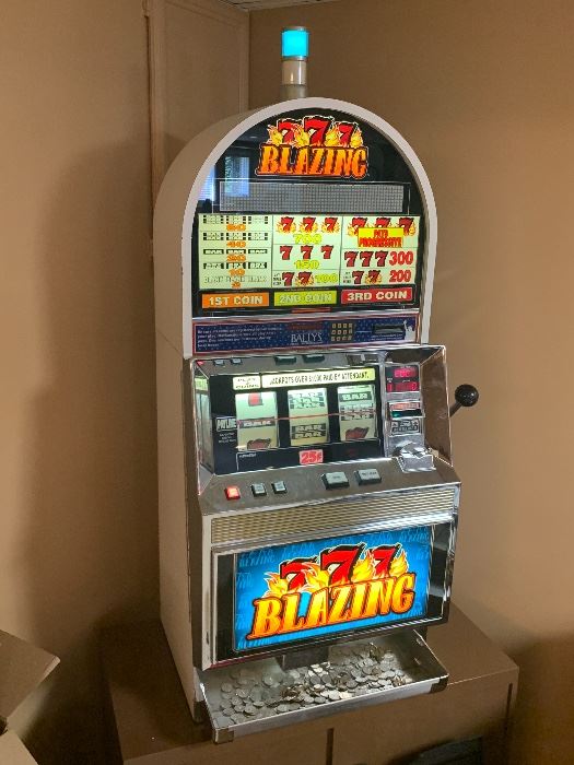 Extremely nice quality casino Bally Blazing 7 progressive hit slot machine with coin slot and bill acceptor