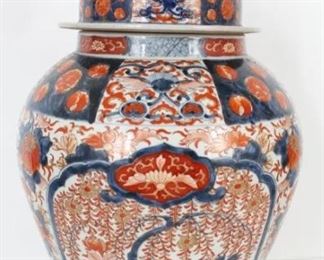 86b Japanese Imari Lidded Vase