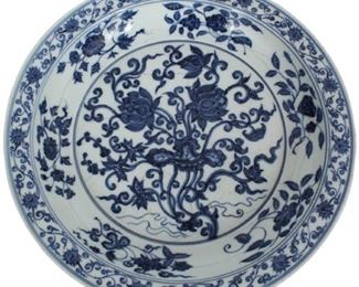 675 Large Chinese Blue and White Porcelain Charger