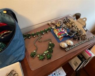 MISCELLANEOUS COSTUME JEWELRY 