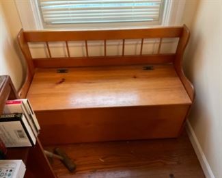 PINE HIDE AWAY BENCH SEAT