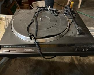 RECORD PLAYER. BY ONKYO