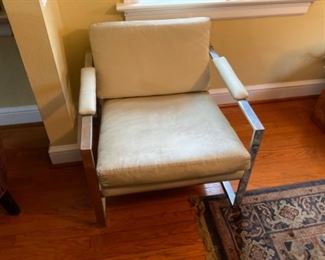 UNIQUE LEATHER SIDE CHAIR    VERY NICE