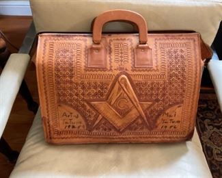 FRONT SIDE.  ALL LEATHER. DATED. 1925. TO 1956. ?IT WAS OWNED MY ART TATUM. FAMOUS PIANO PLAYER.  AFTER HIS DEATH ,ARTS DAUGHTER GAVE IT TO THE DAVID ALSO AND ST.LOUIS PIANO PLAYER.  